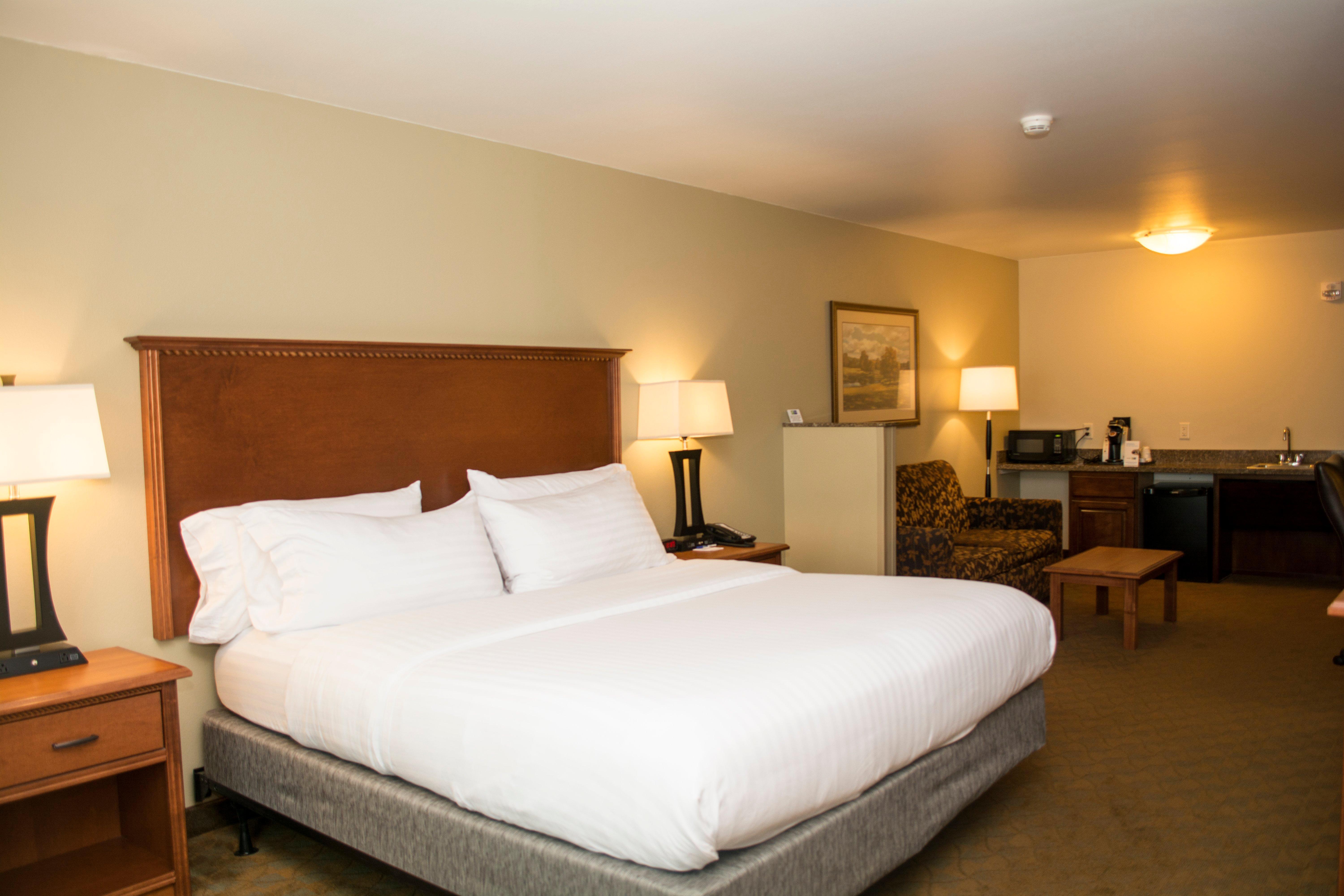 Holiday Inn Express & Suites - Mason City By Ihg Exterior photo