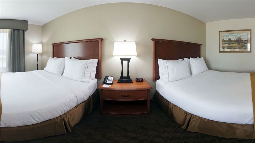 Holiday Inn Express & Suites - Mason City By Ihg Exterior photo