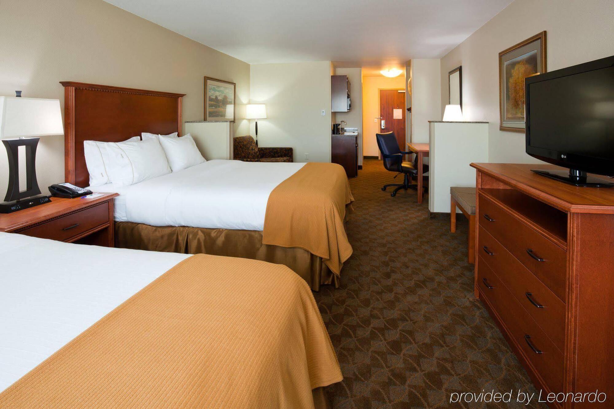 Holiday Inn Express & Suites - Mason City By Ihg Exterior photo